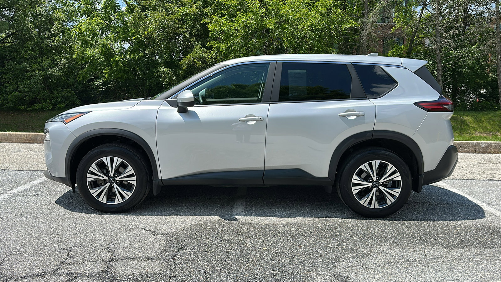 Certified 2023 Nissan Rogue SV image 26