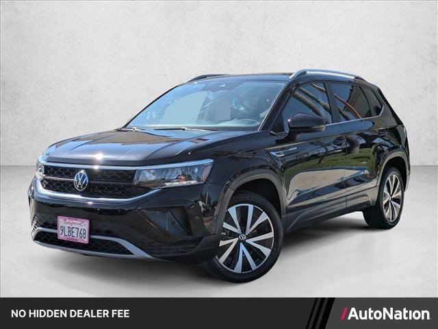 Certified 2024 Volkswagen Taos SE FWD image 1