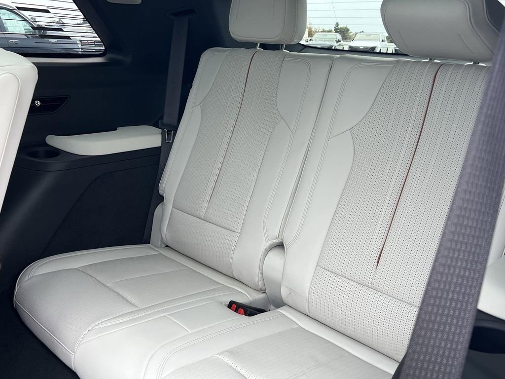 New 2026 Cadillac Vistiq Luxury image 31