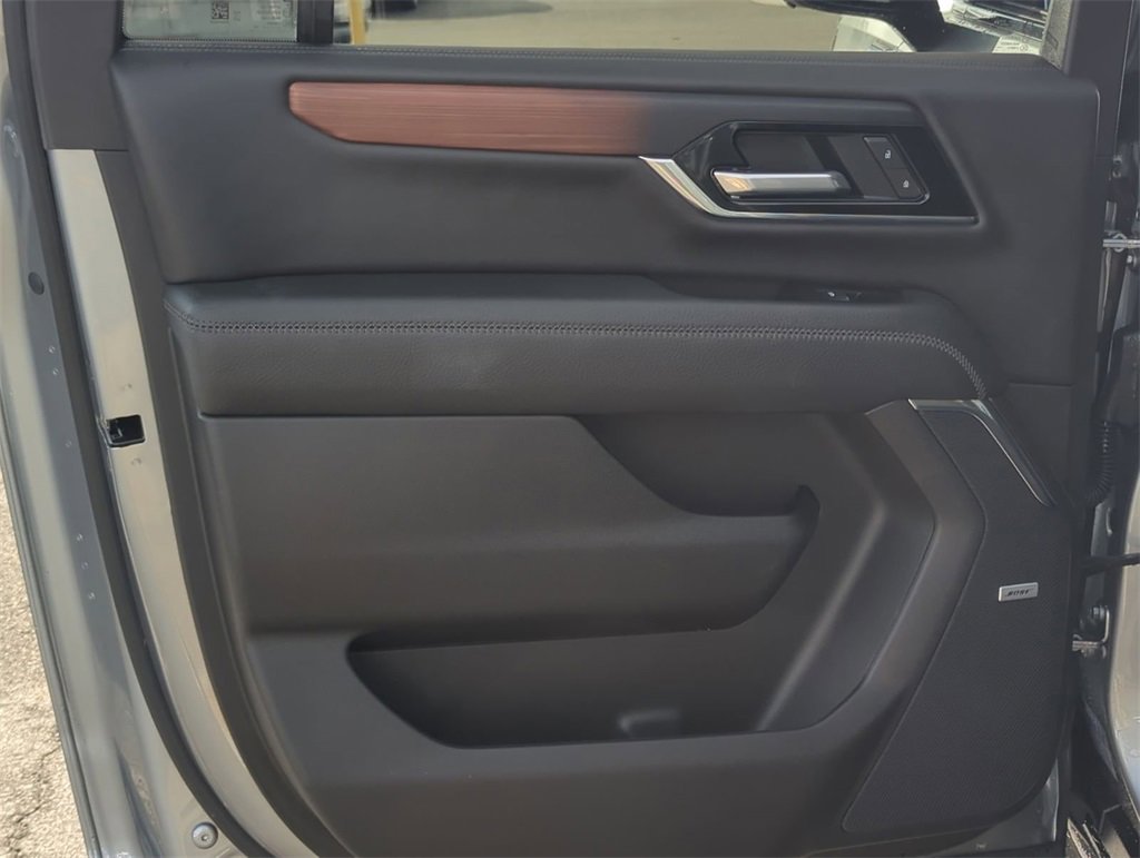 Used 2025 GMC Yukon XL Denali image 23