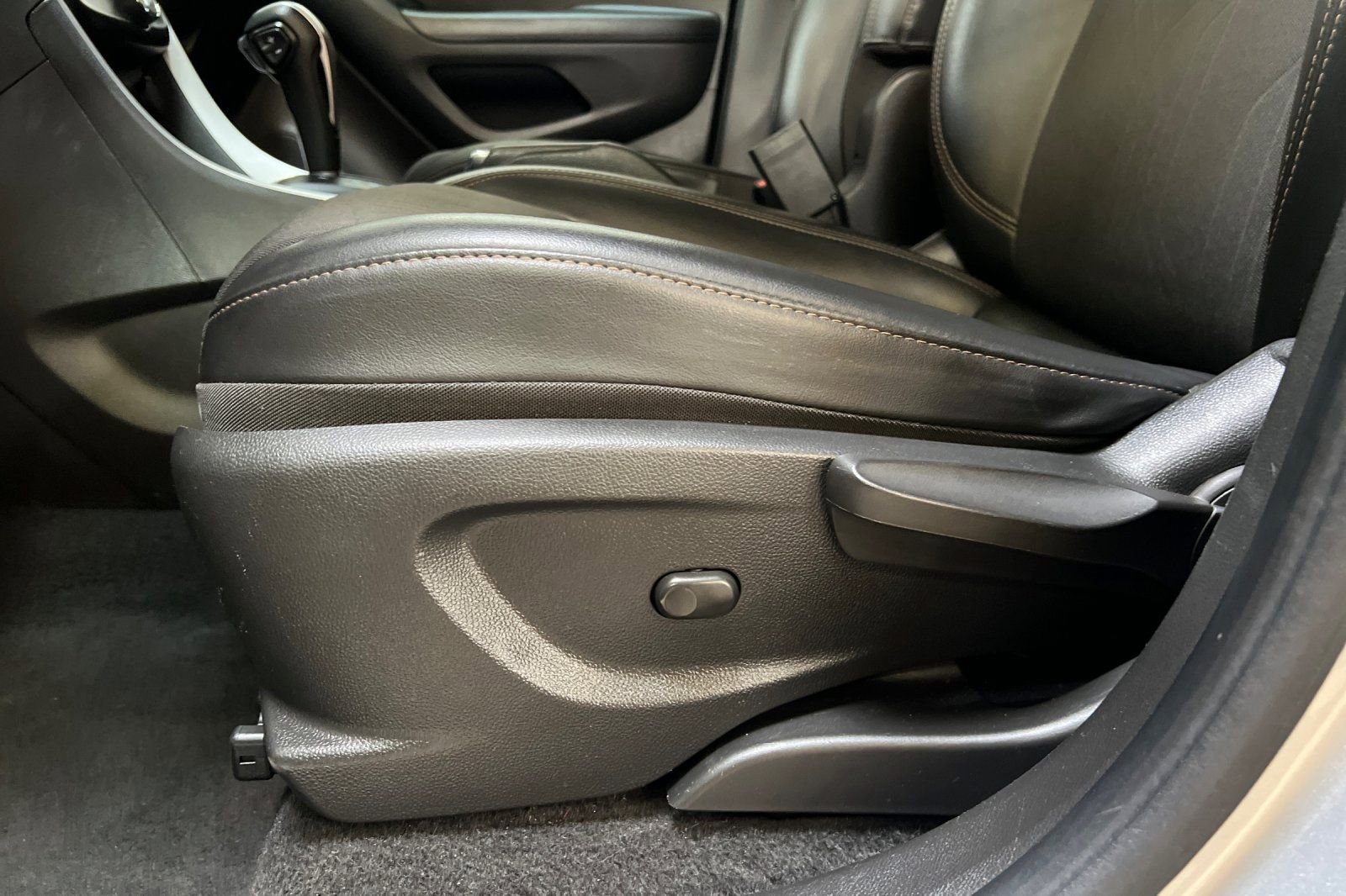 Used 2021 Chevrolet Trax LT image 13