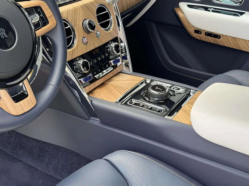 New 2025 Rolls-Royce Cullinan image 11
