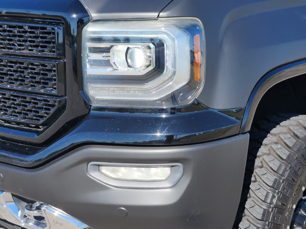 Used 2017 GMC Sierra 1500 Denali w/ Denali Ultimate Package AWD/4WD image 8