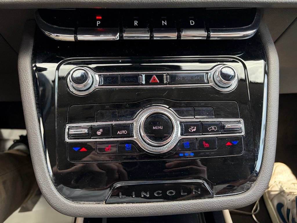 Used 2022 Lincoln Corsair AWD w/ Premium Package image 29
