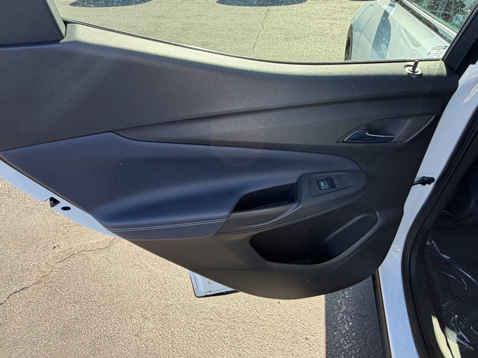 Used 2022 Chevrolet Bolt EUV LT w/ Convenience Package FWD image 15