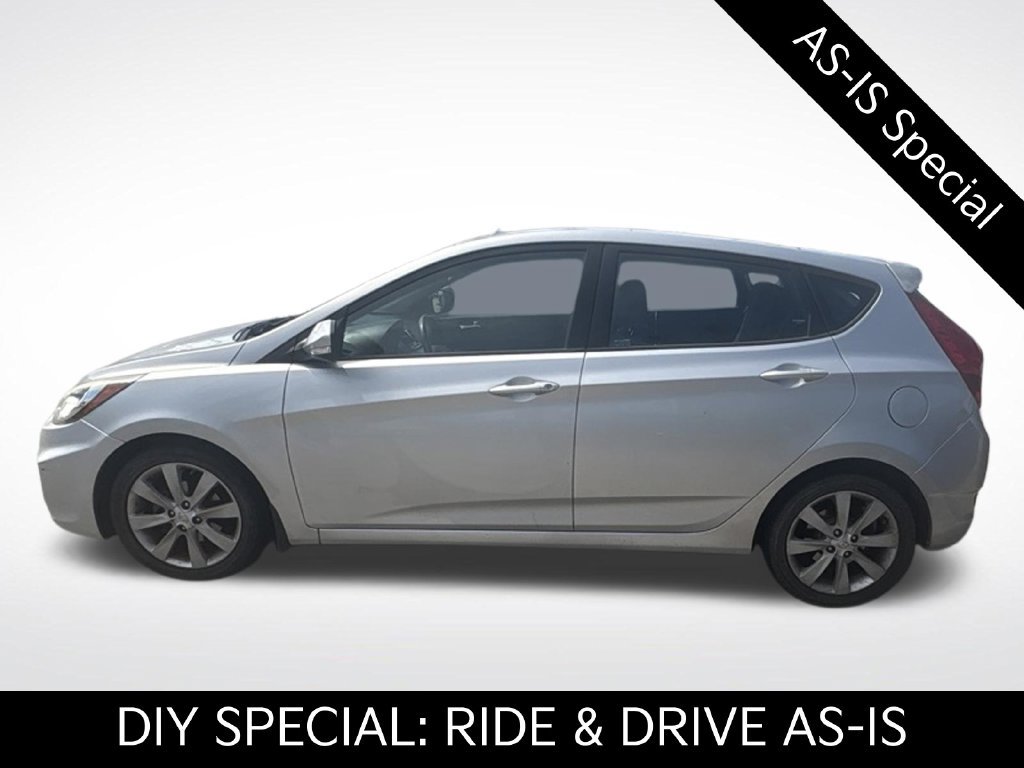 Used 2013 Hyundai Accent SE FWD image 1