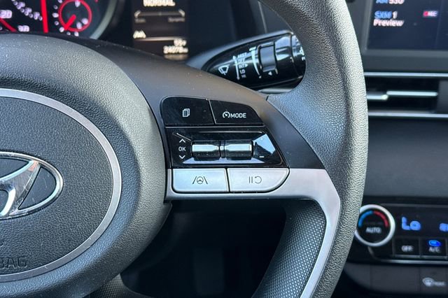 Used 2022 Hyundai Elantra SEL image 29