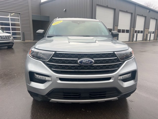 Used 2022 Ford Explorer XLT w/ Equipment Group 202A image 2