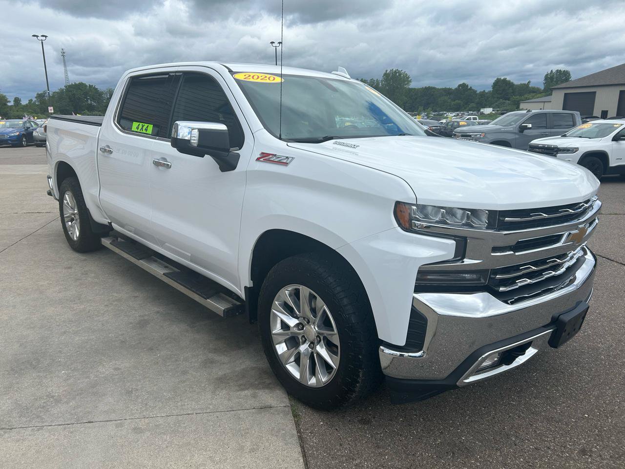 Used 2020 Chevrolet Silverado 1500 LTZ AWD/4WD image 3