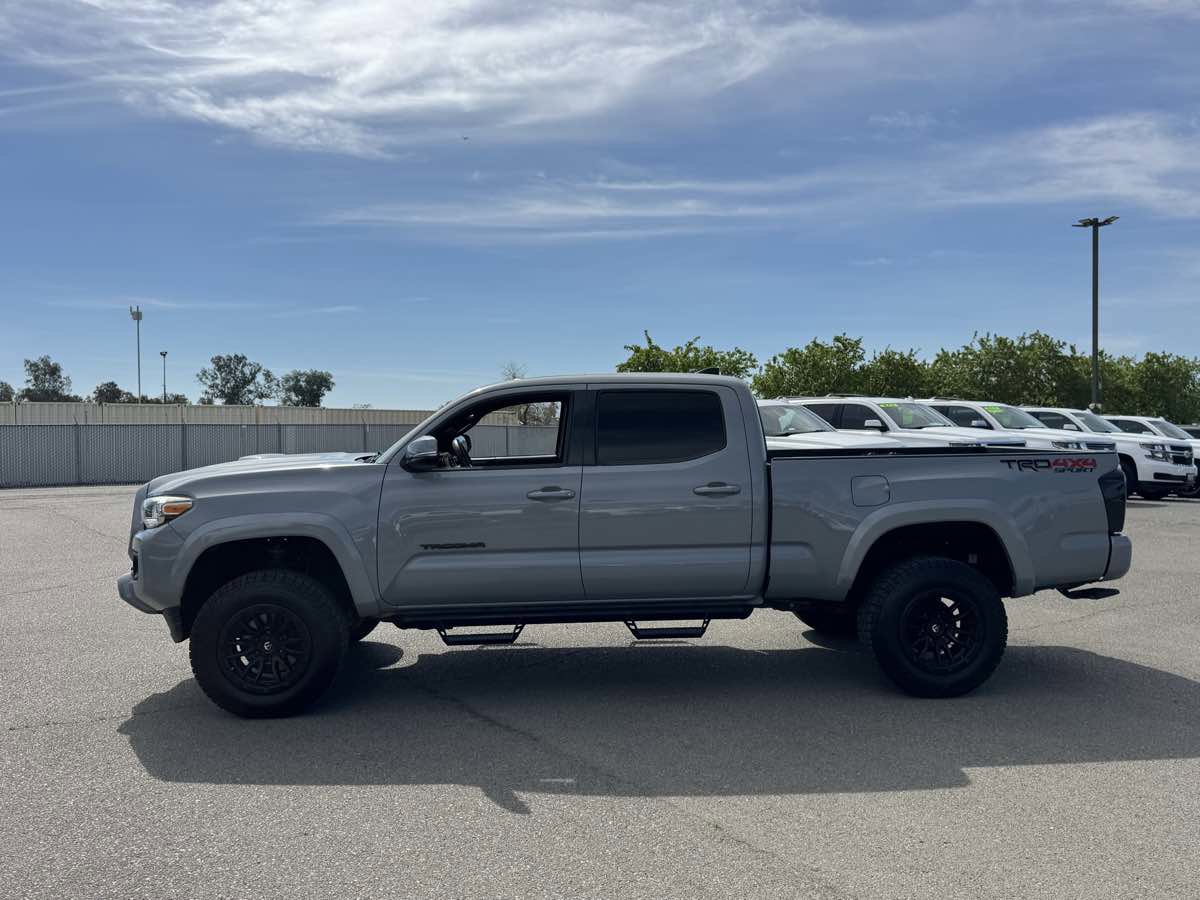 Used 2019 Toyota Tacoma TRD Sport w/ TRD Premium Sport Package image 6