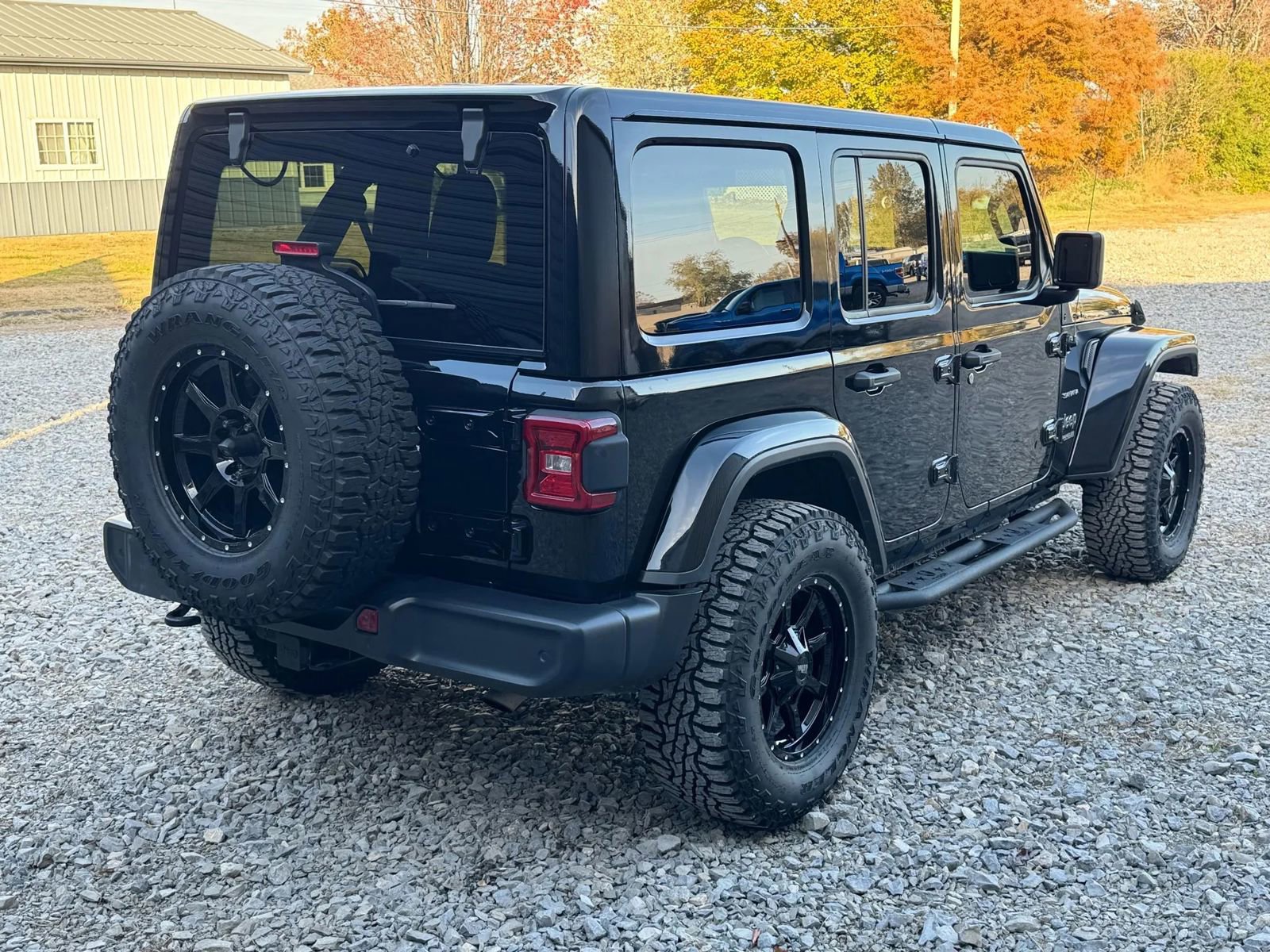 Used 2020 Jeep Wrangler Unlimited Sahara AWD/4WD image 5