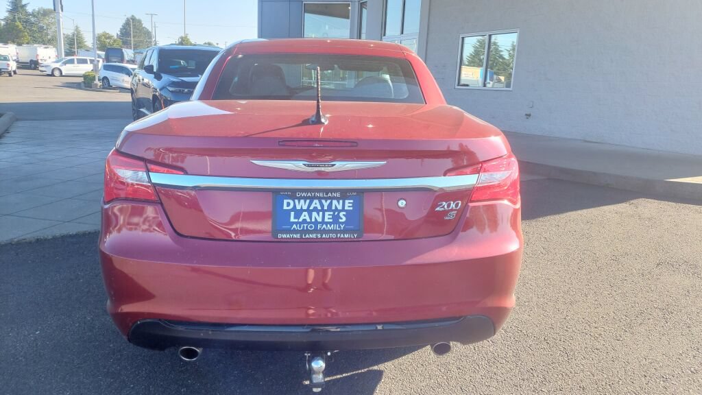 Used 2013 Chrysler 200 S FWD image 4