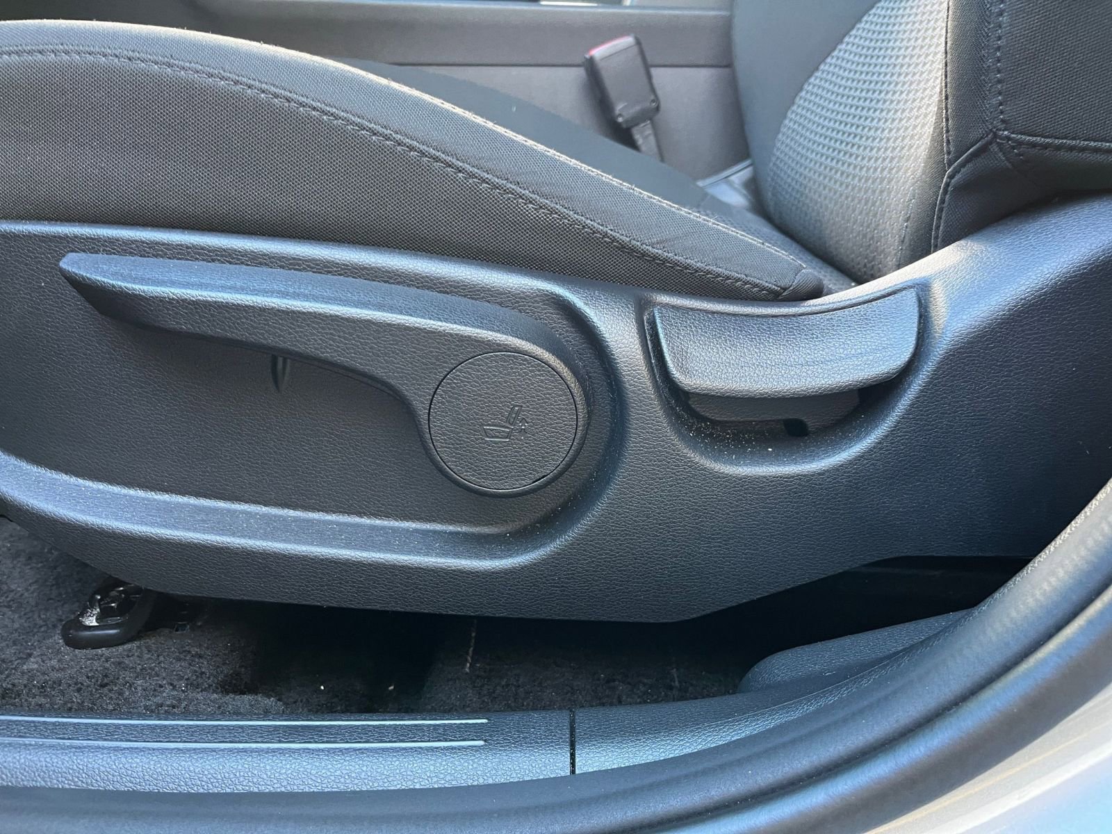 Used 2025 Kia Sportage LX image 23