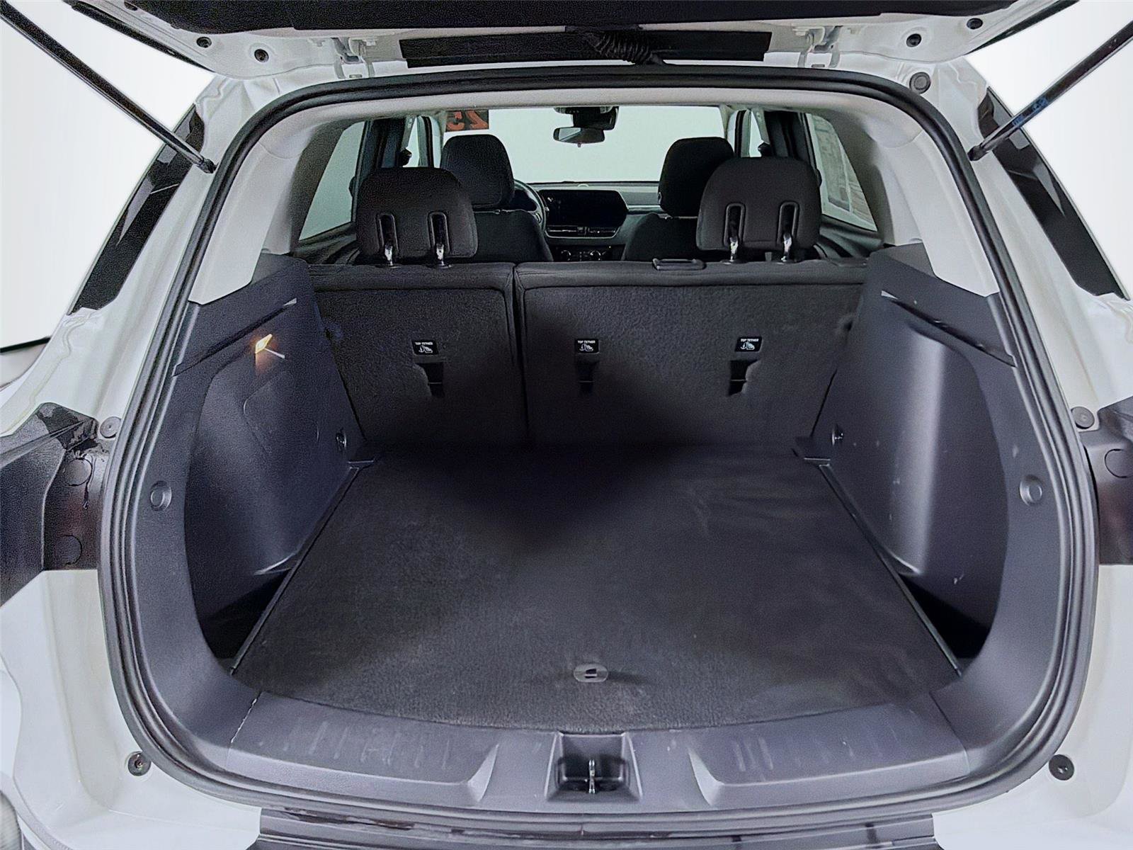 Used 2025 Chevrolet TrailBlazer LT w/ Driver Confidence Package image 23