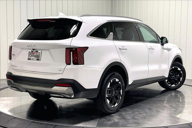 Used 2024 Kia Sorento S w/ Panoramic Sunroof Package AWD/4WD image 13