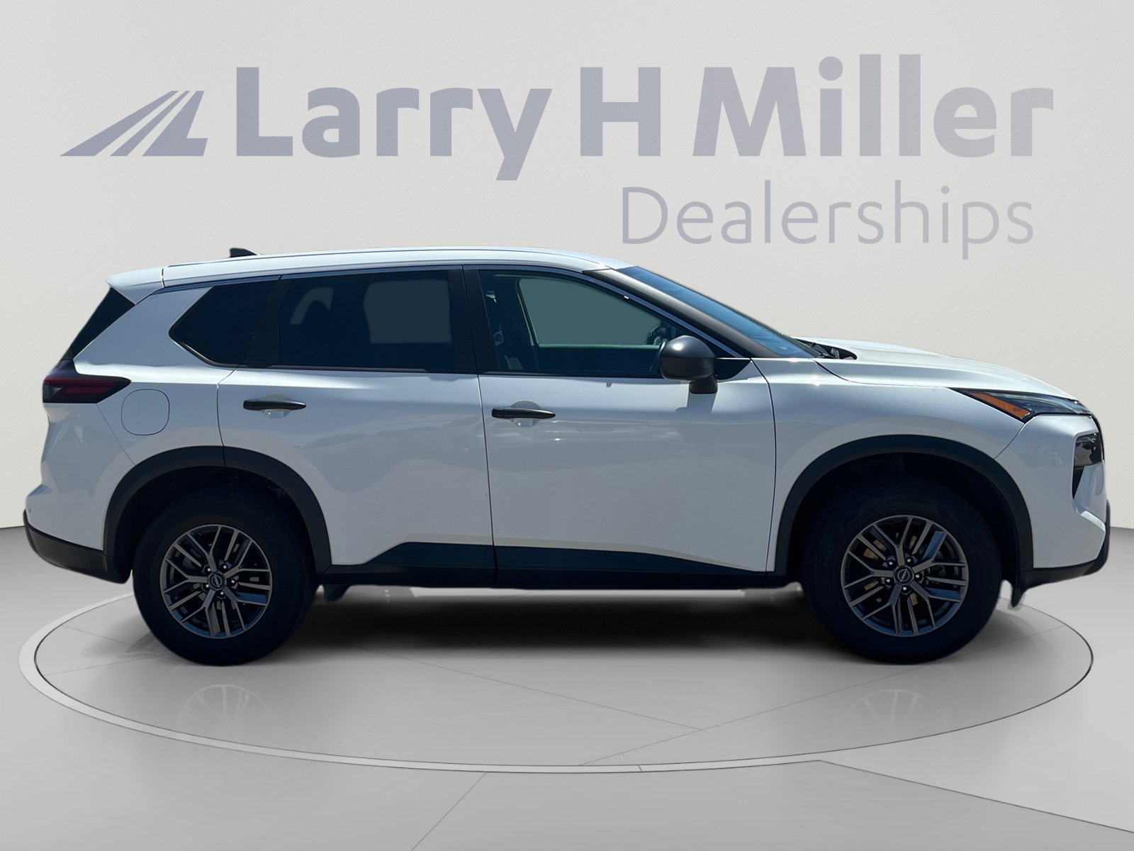 Used 2024 Nissan Rogue S AWD/4WD image 6