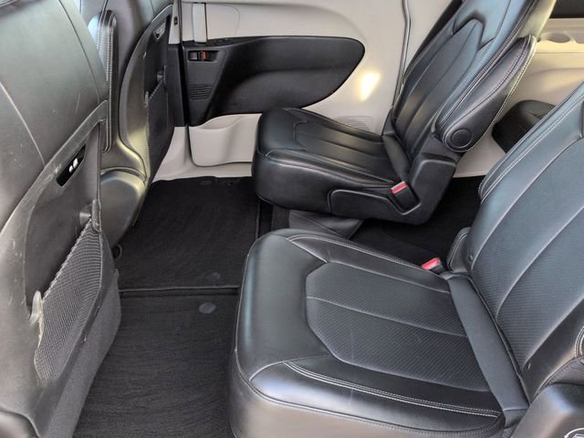 Used 2024 Chrysler Pacifica Touring-L image 25