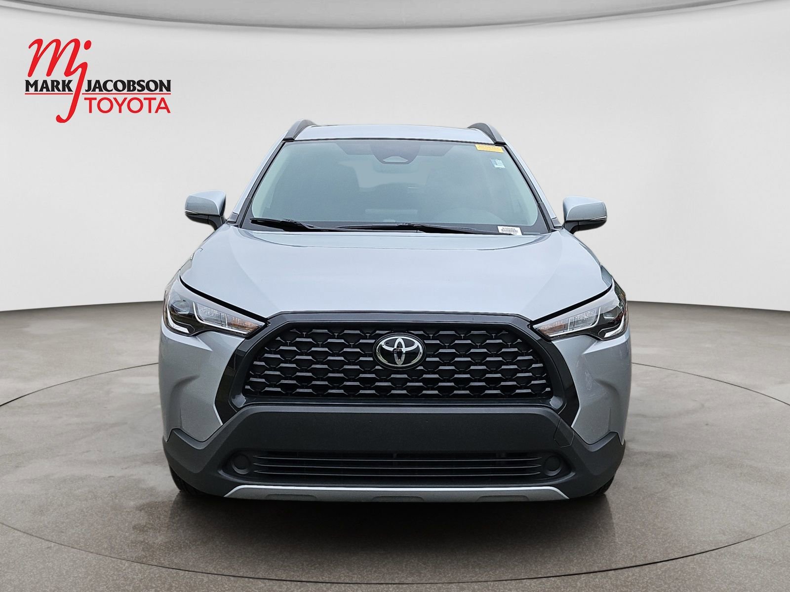 Used 2024 Toyota Corolla Cross LE FWD image 2