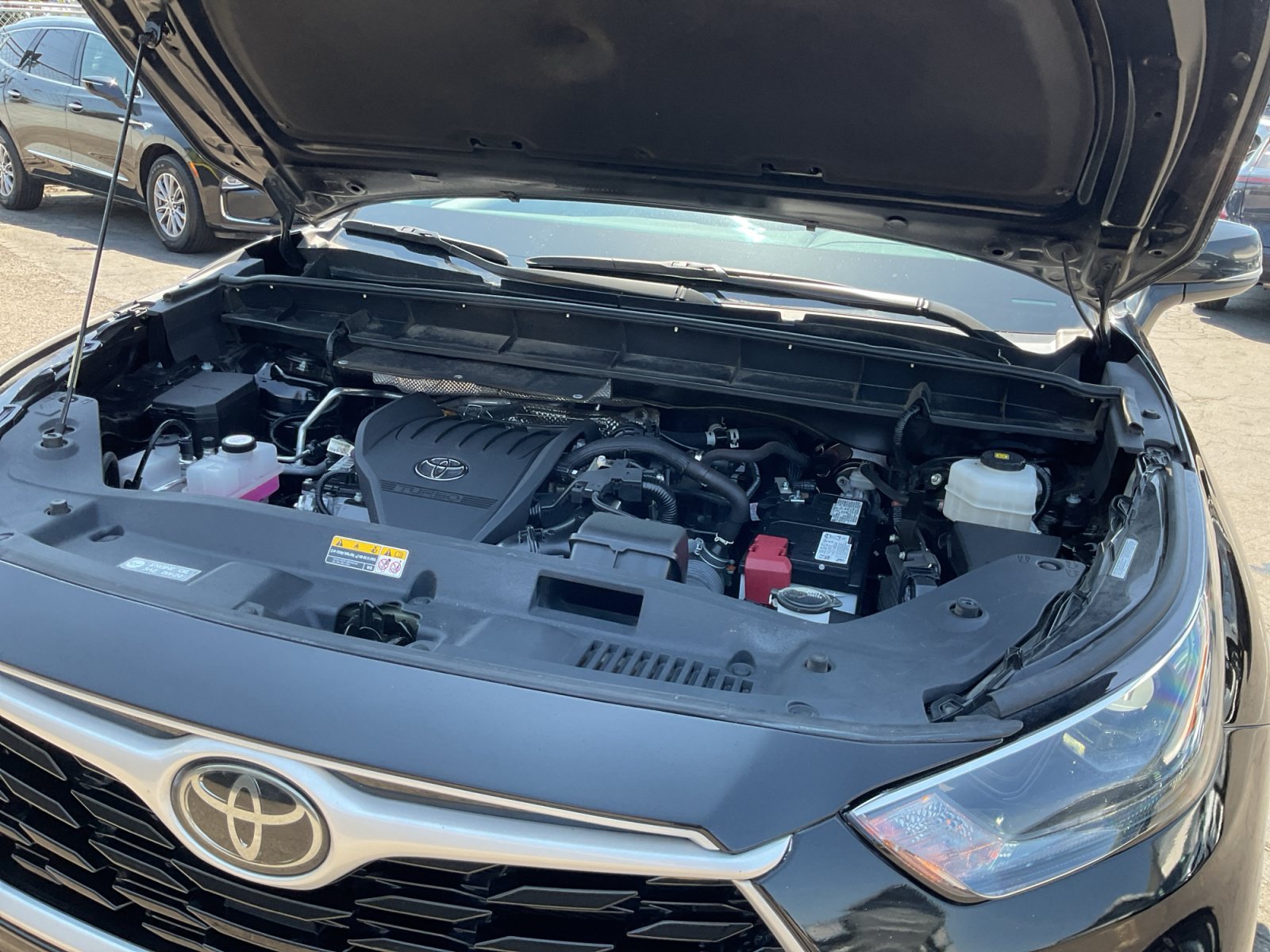 Used 2024 Toyota Highlander XLE FWD image 23