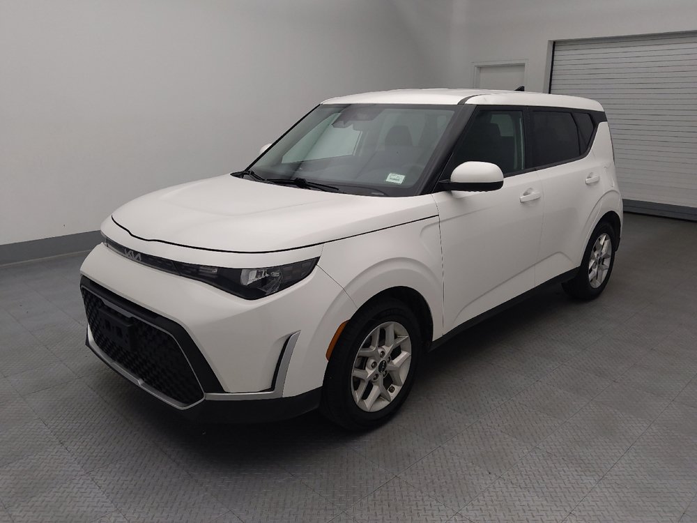 Used 2023 Kia Soul LX w/ Option Group 015 FWD image 2