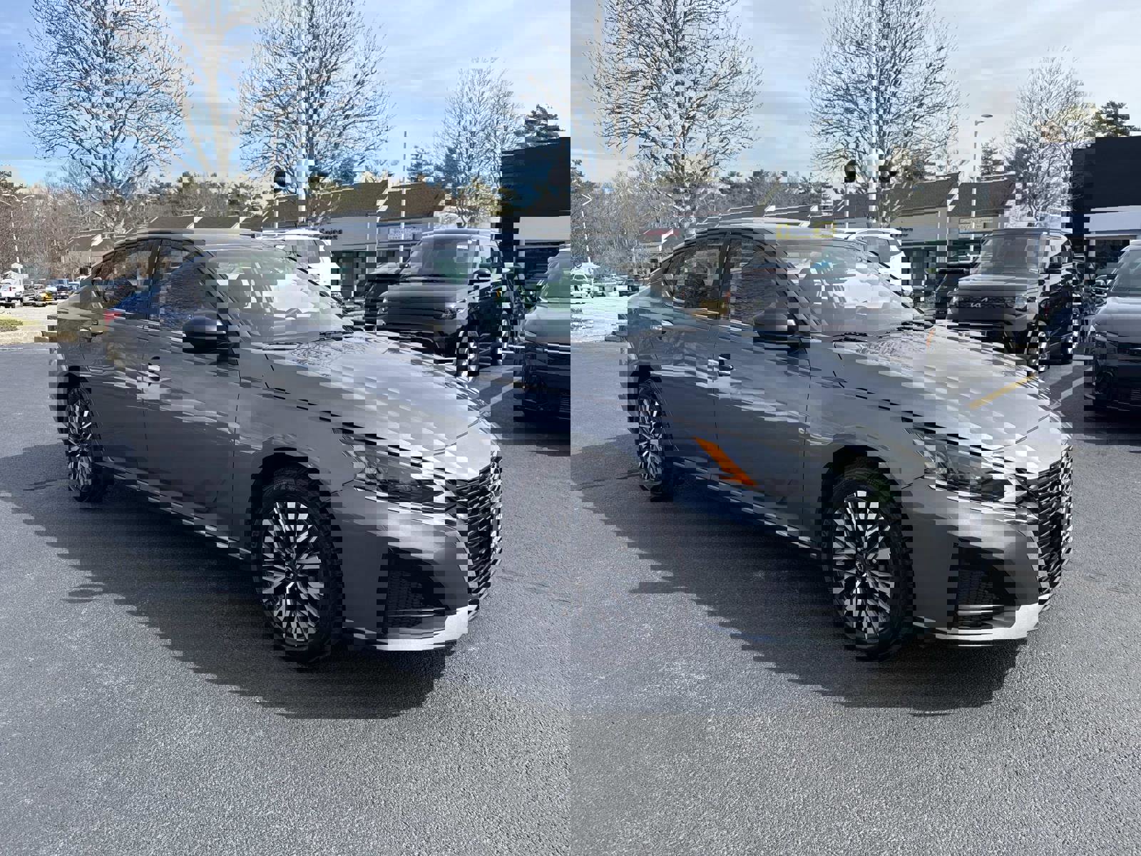 Used 2024 Nissan Altima 2.5 SV image 10