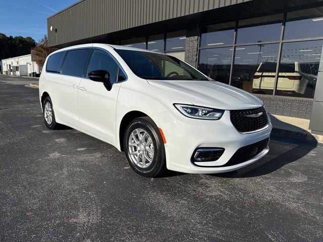 New 2026 Chrysler Pacifica Select image 1