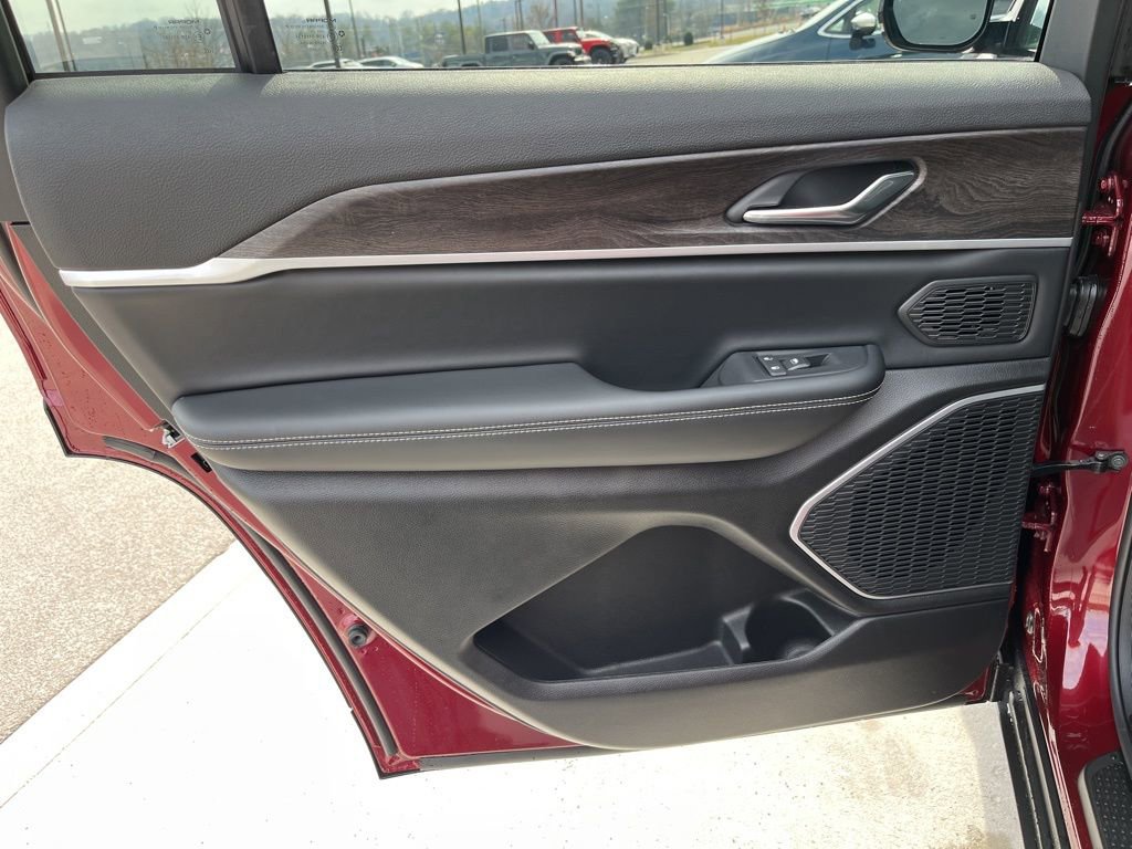 New 2026 Jeep Grand Cherokee L Limited image 18