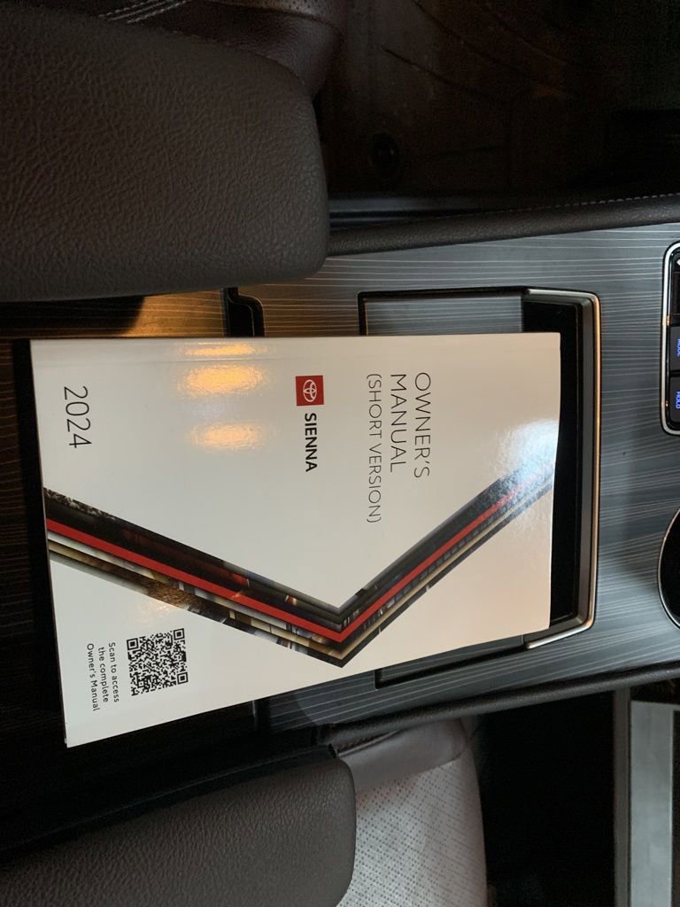 Used 2024 Toyota Sienna Platinum image 33