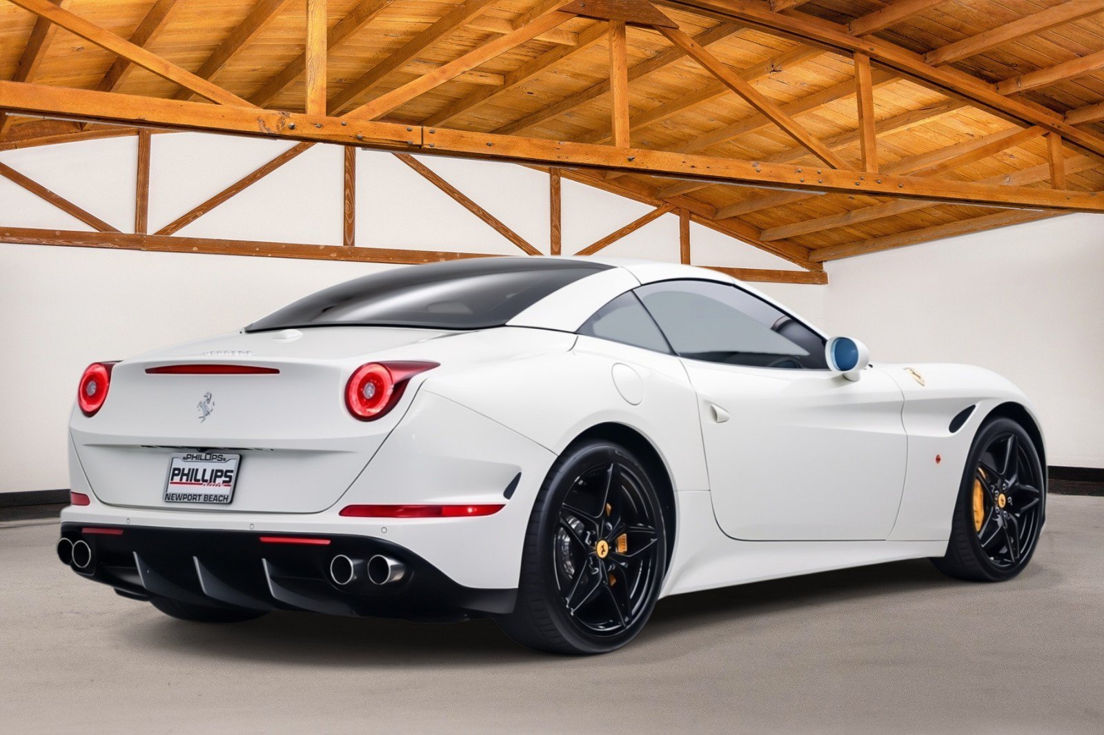 Used 2017 Ferrari California T RWD image 6