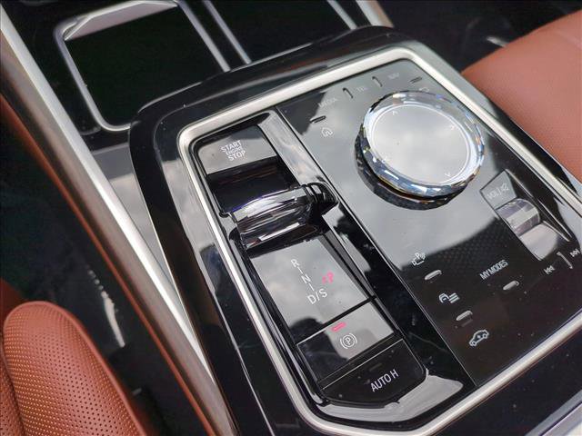 Used 2025 BMW 750e xDrive AWD/4WD image 12