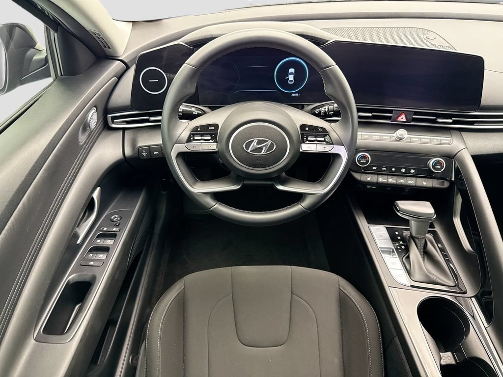 Used 2023 Hyundai Elantra SEL w/ Convenience Package FWD image 10