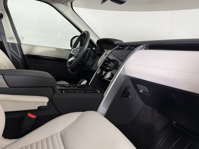 Used 2025 Land Rover Discovery S AWD/4WD image 33