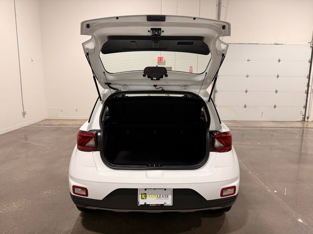 Used 2025 Hyundai Venue SEL FWD image 9