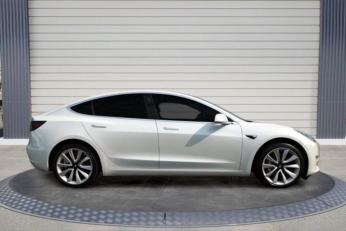 Used 2019 Tesla Model 3 Standard Range RWD image 8