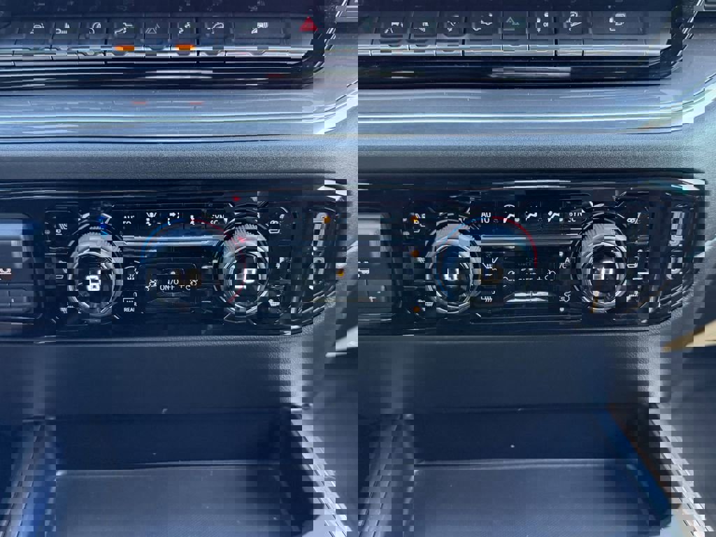 Certified 2023 Chevrolet Silverado 1500 High Country w/ Technology Package image 26