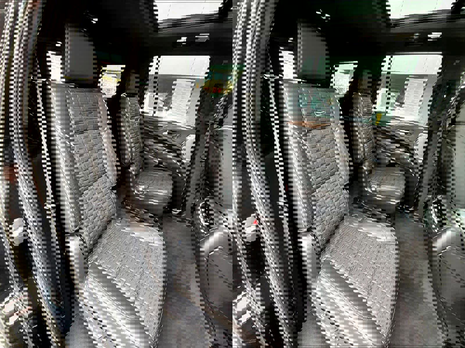 Used 2023 Cadillac Escalade Premium Luxury Platinum image 16