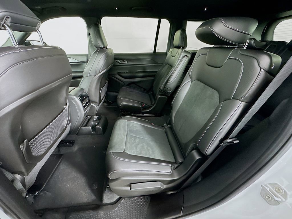 New 2025 Jeep Grand Cherokee L Altitude image 31