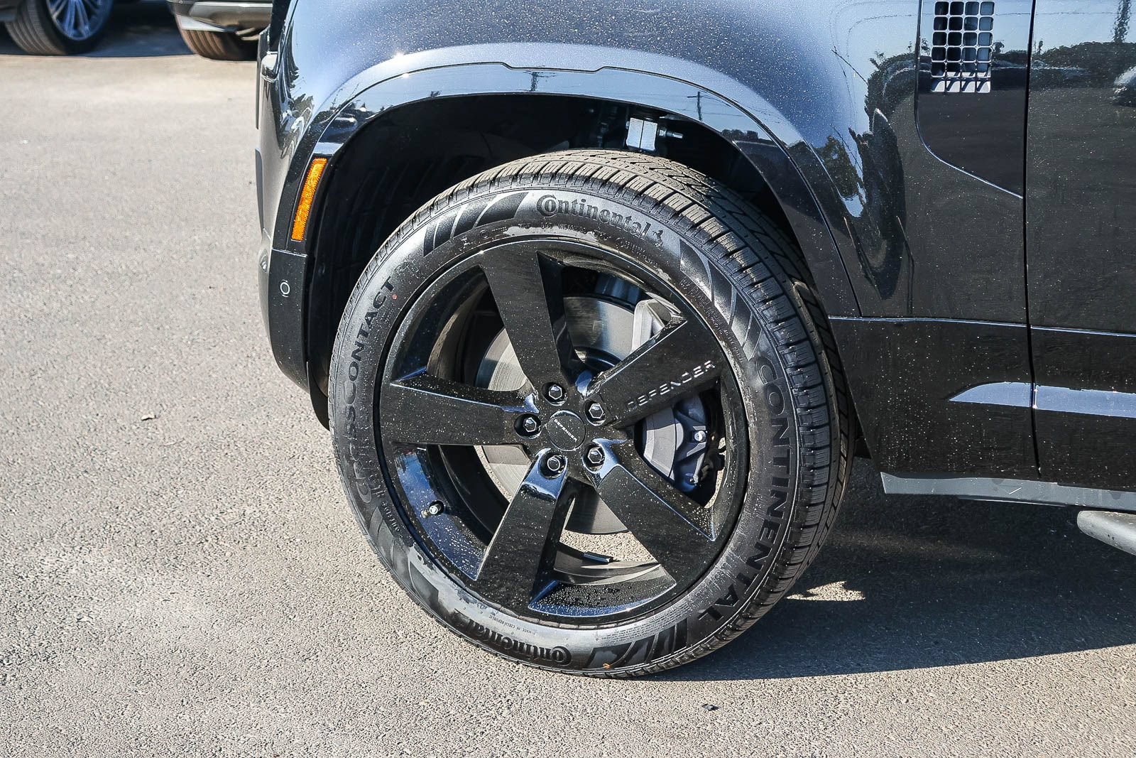 New 2026 Land Rover Defender 110 X-Dynamic SE AWD/4WD image 9