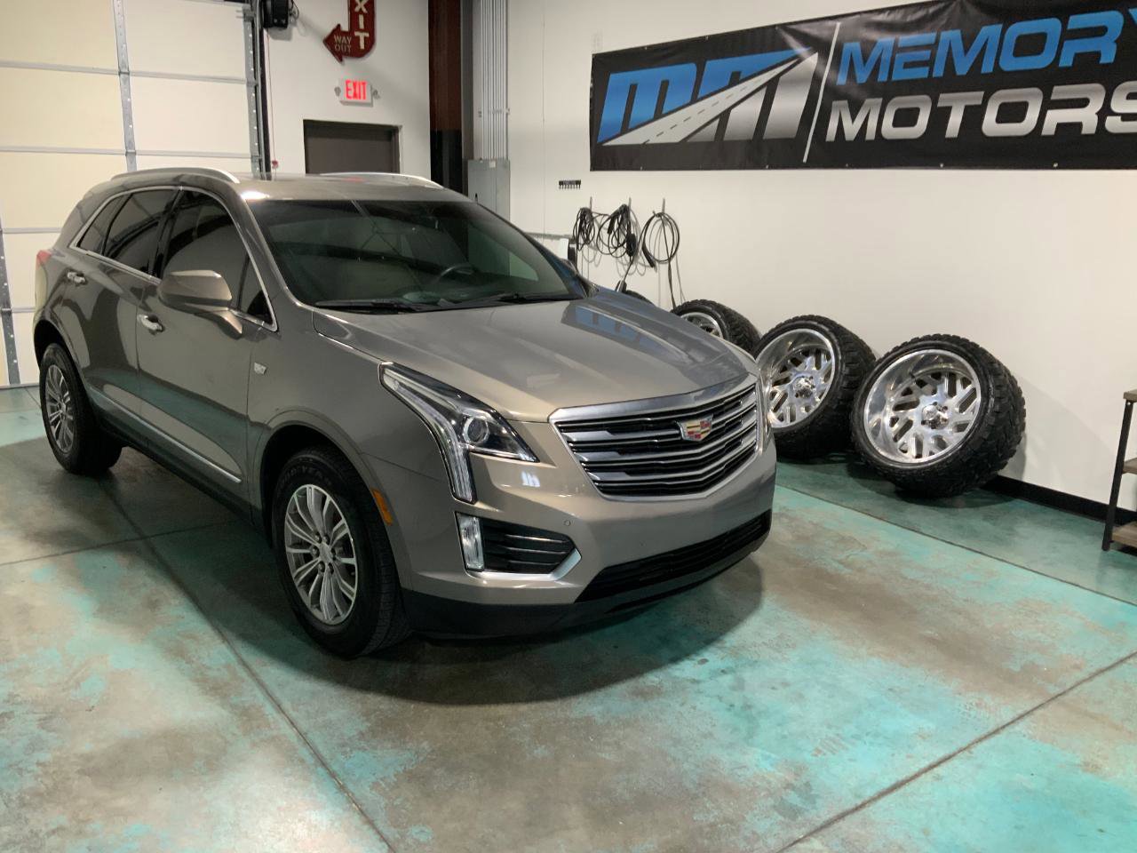 Used 2017 Cadillac XT5 Luxury FWD image 1