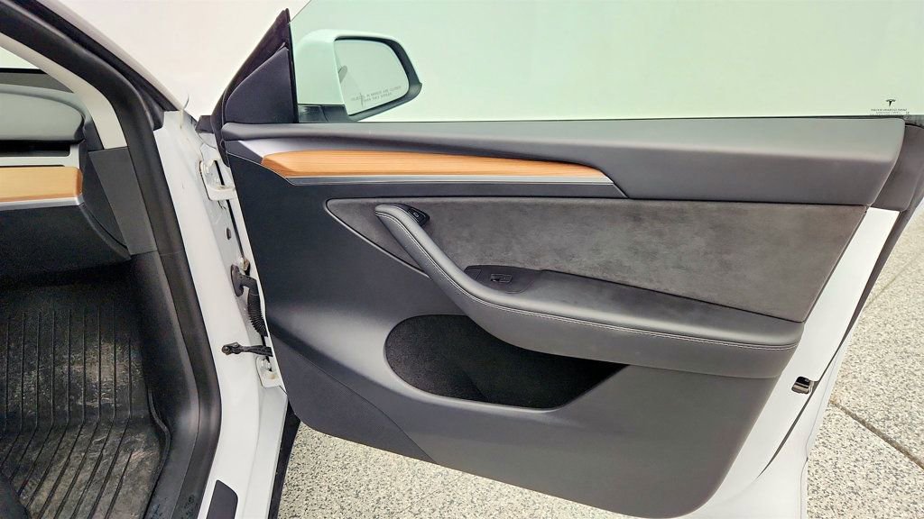 Used 2023 Tesla Model Y Long Range image 31