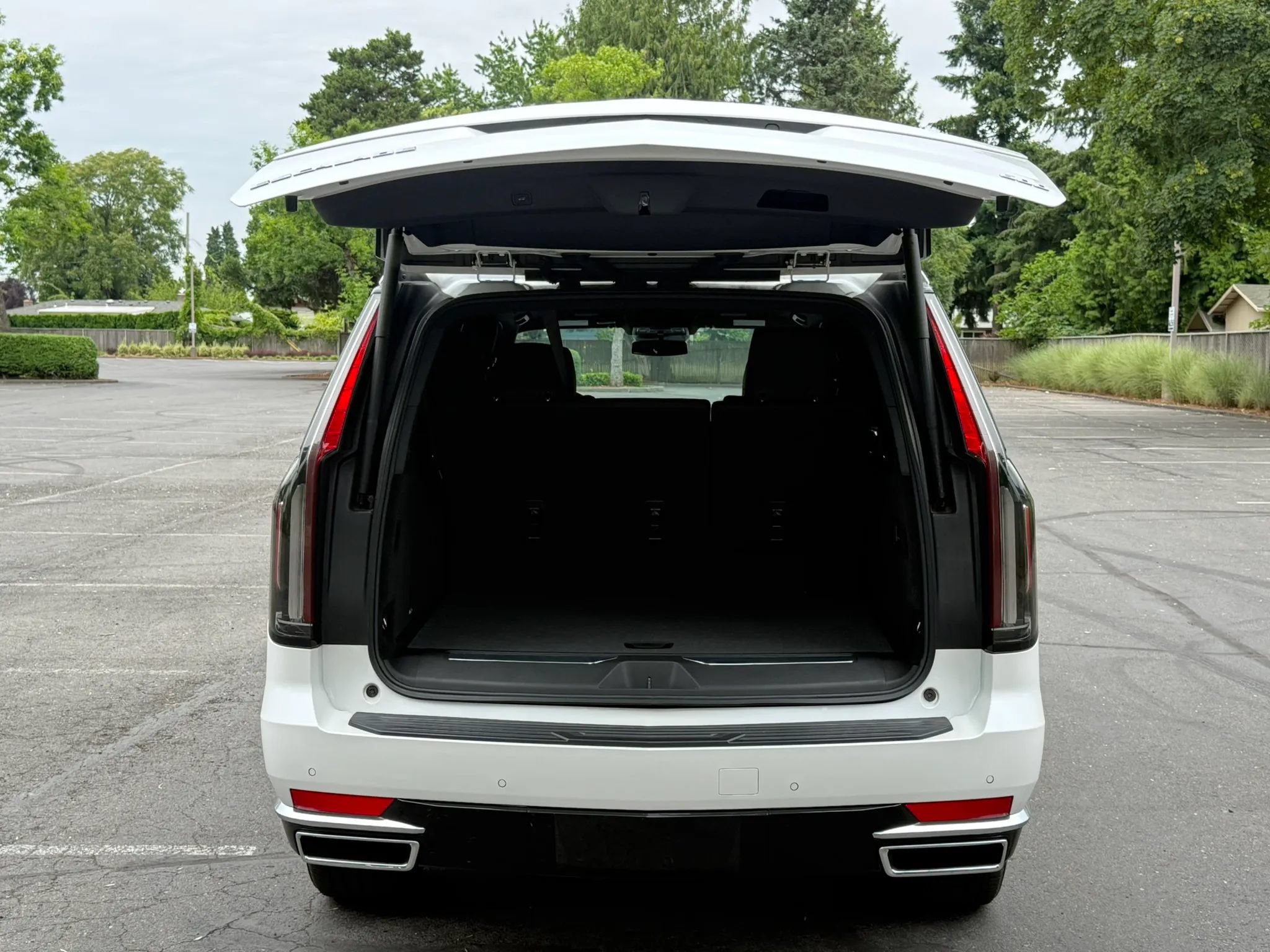 Used 2022 Cadillac Escalade ESV Luxury AWD/4WD image 39