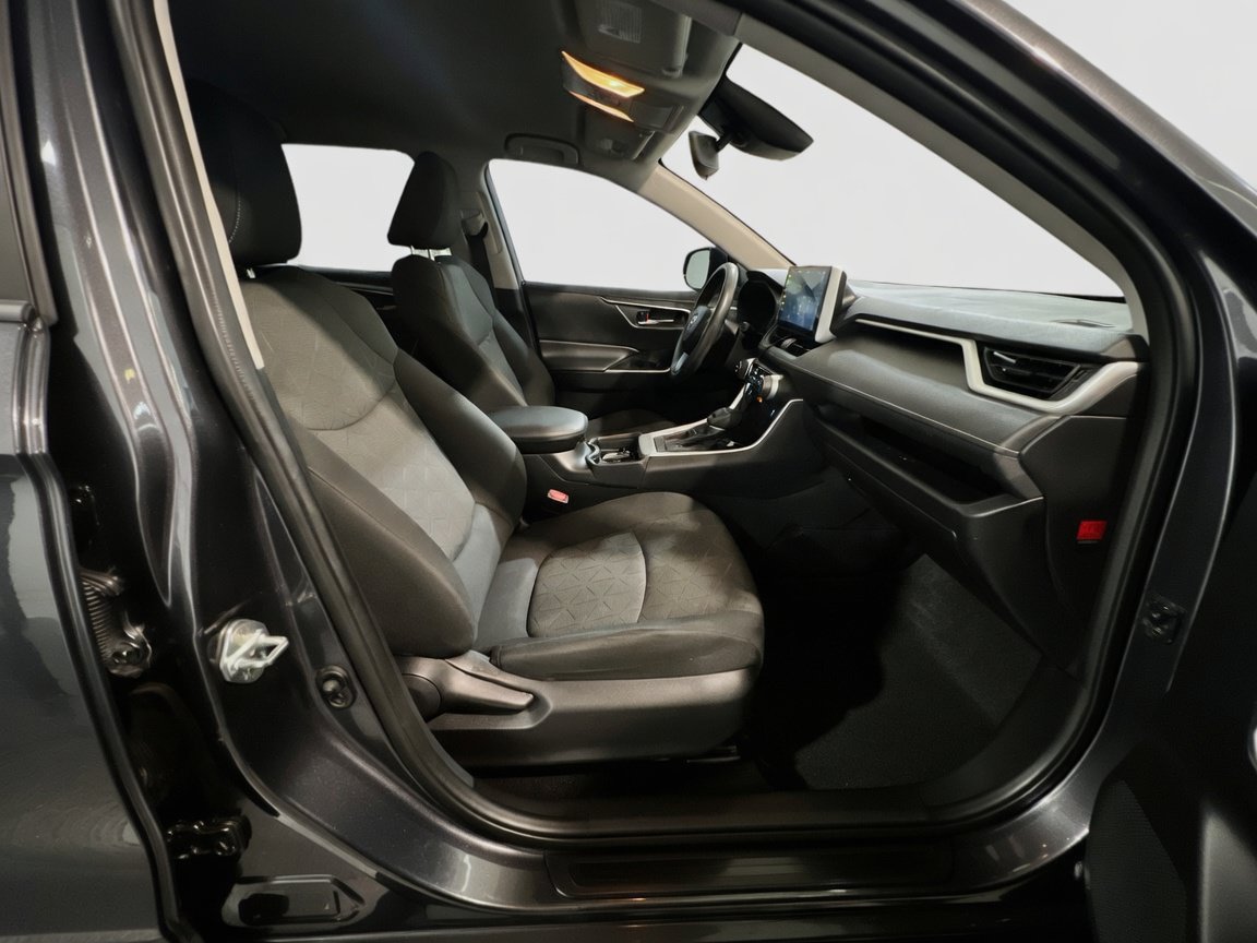 Used 2021 Toyota RAV4 XLE w/ Carpet Mat Package (TMS) FWD image 20