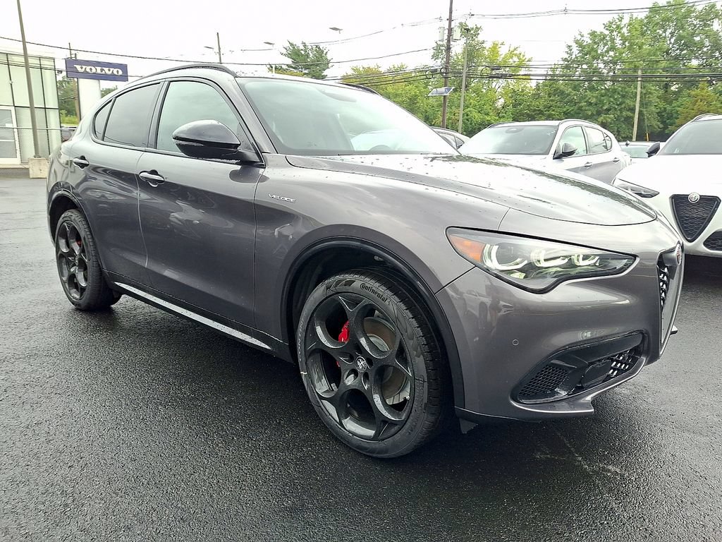 New 2026 Alfa Romeo Stelvio Sprint AWD/4WD image 2