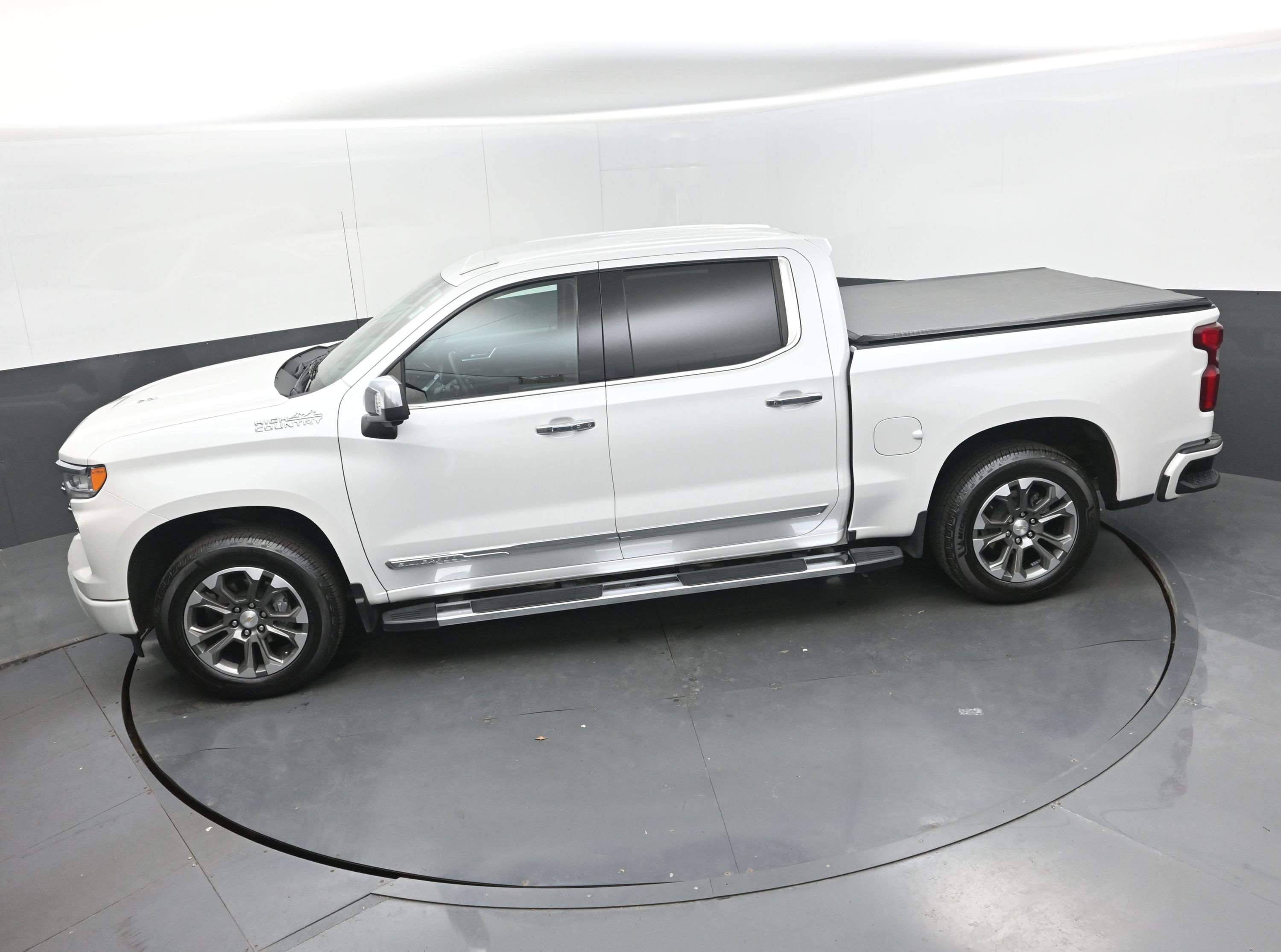 Used 2024 Chevrolet Silverado 1500 High Country w/ Z71 Off-Road Package AWD/4WD image 38