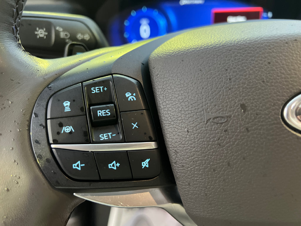 Used 2020 Ford Explorer Platinum w/ Premium Technology Package AWD/4WD image 27