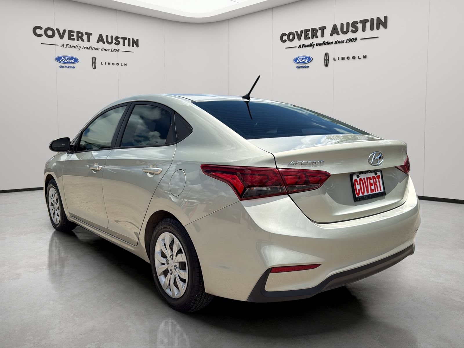 Used 2020 Hyundai Accent SE FWD image 3