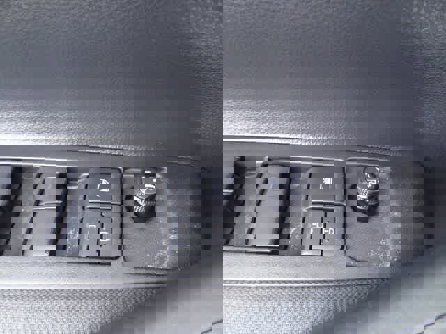 Used 2025 Toyota Corolla LE image 15