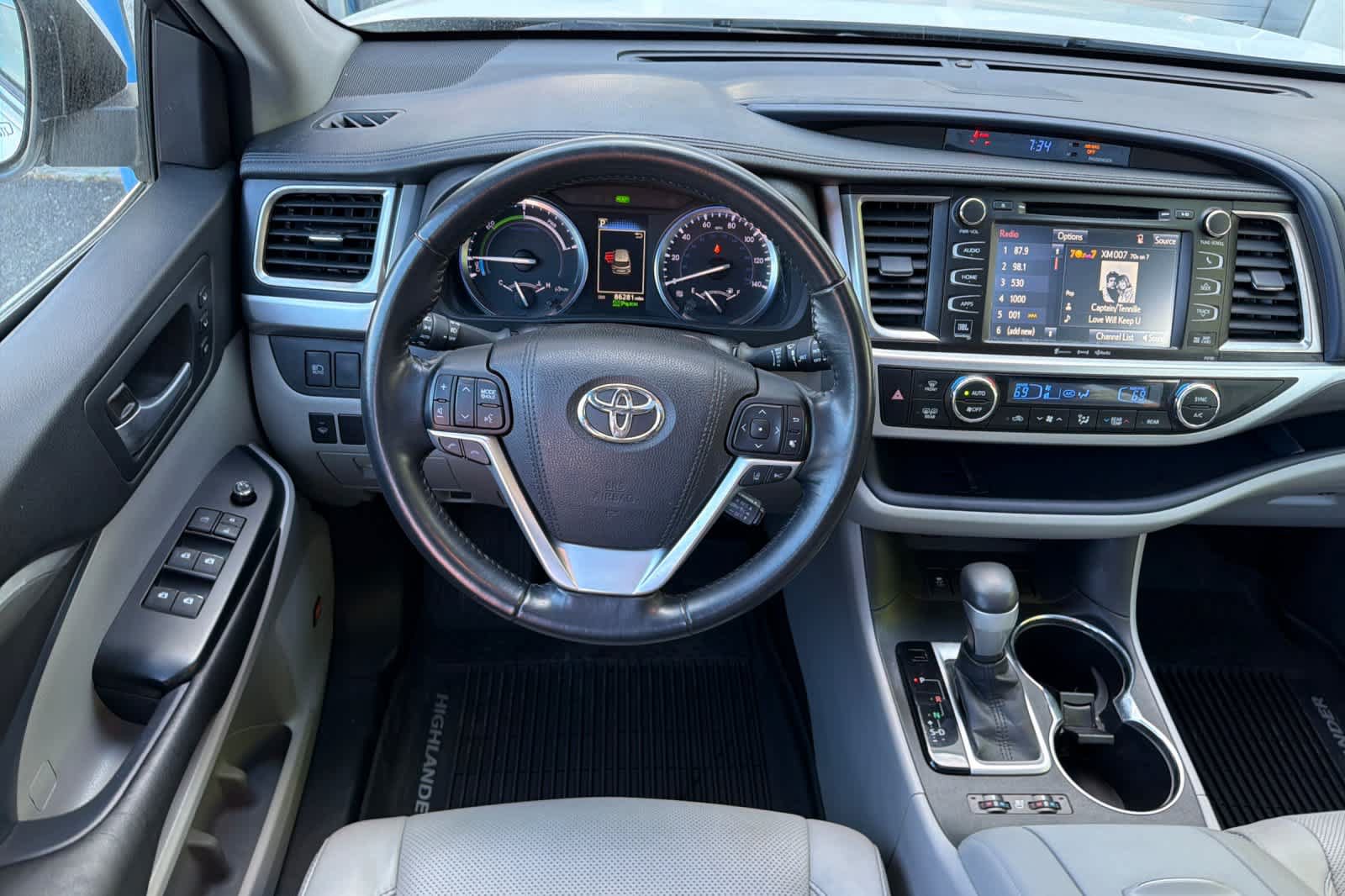 Used 2017 Toyota Highlander Limited AWD/4WD image 16