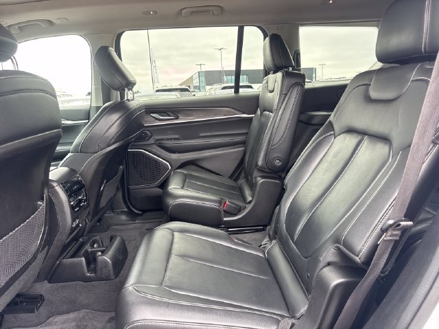 Used 2022 Jeep Grand Cherokee L Limited AWD/4WD image 12