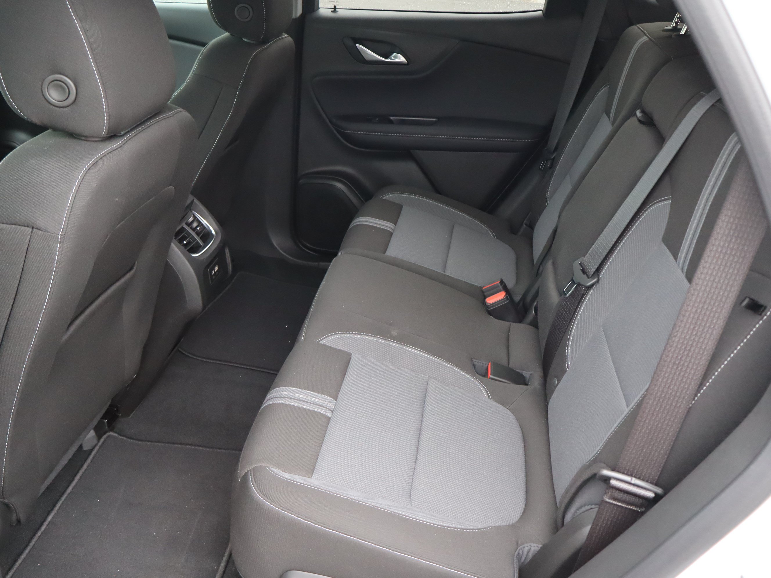 Used 2025 Chevrolet Blazer LT FWD image 31